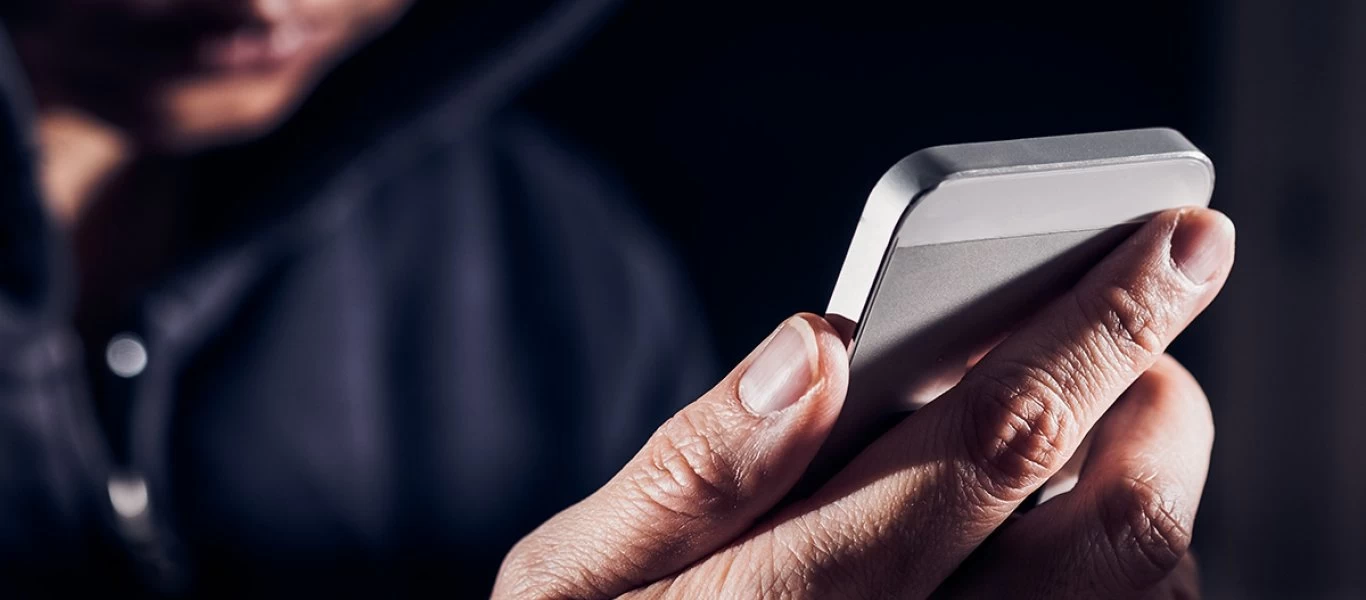 Πώς παρακολουθούν τους πολίτες από τα κινητά τους λόγω κορωνοϊού: Toυς εντοπίζουν & τους πιάνουν οι Αρχές... τυχαίως